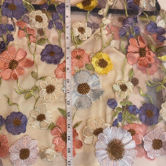 Juniors Coordinating 3D Floral Print Short Sleeve Top from Dillard’s - Picture 4 of 4